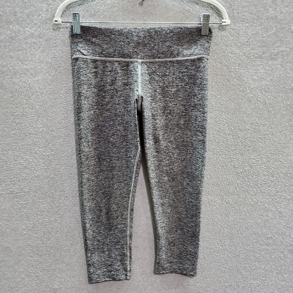 PINK Victoria's Secret Women Activewear Pants XS Gray Ultimate Yoga Crop Legging - Picture 1 of 9